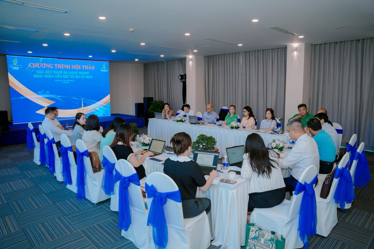 Toàn cảnh hội thảo trang trọng trong CHƯƠNG TRÌNH HỘI THẢO PVEP KHÁNH MỸ & GALA DINNER TẠI TUY HÒA