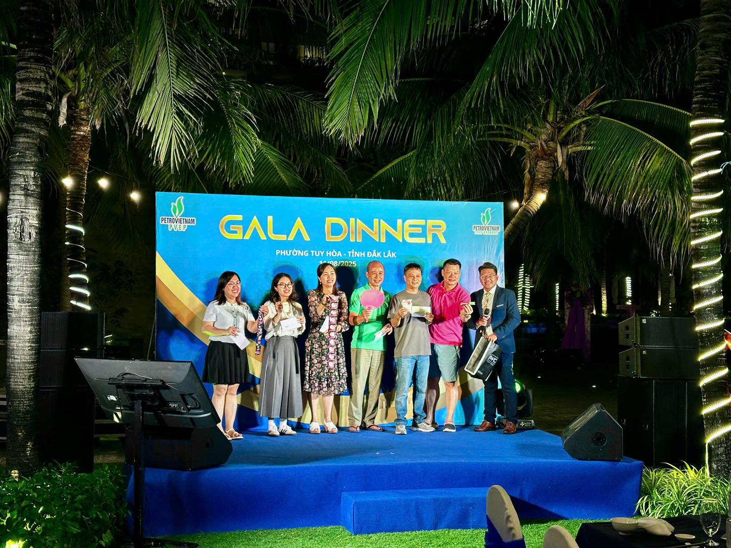 Không khí tưng bừng đêm Gala Dinner trong CHƯƠNG TRÌNH HỘI THẢO PVEP KHÁNH MỸ & GALA DINNER TẠI TUY HÒA